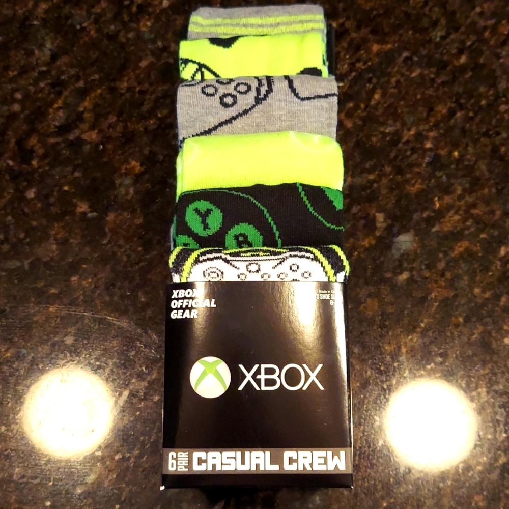 Mens new 6 pair casual crew socks.